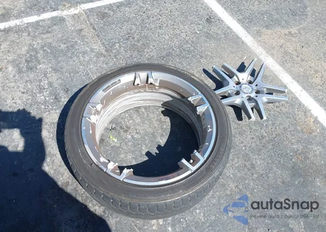 2014 Mercedes-Benz E 550 из США, поврежденный, VIN WDDKK7DF8EF258464